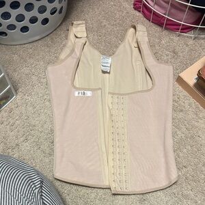 2️⃣5️⃣DEAL - Light Nude Sculpting Waist Shaper Tank with Front Hooks